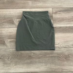 😍 Cutest Aritzia Green Mini Skirt